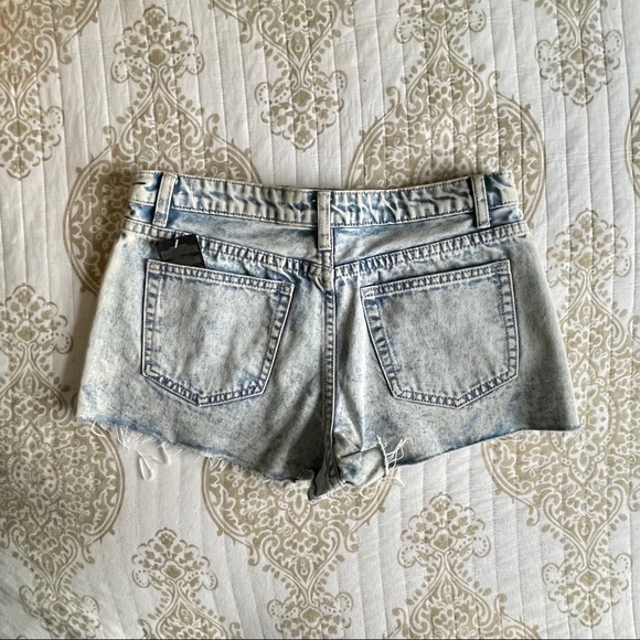 NWT denim shorts size 28 - Picture 2 of 2